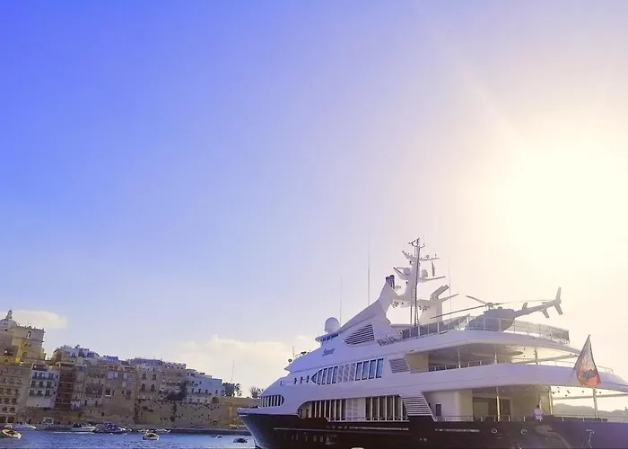 Apartment Vittoriosa' Seafront 2 Bed Highly Furnished Vittoriosa