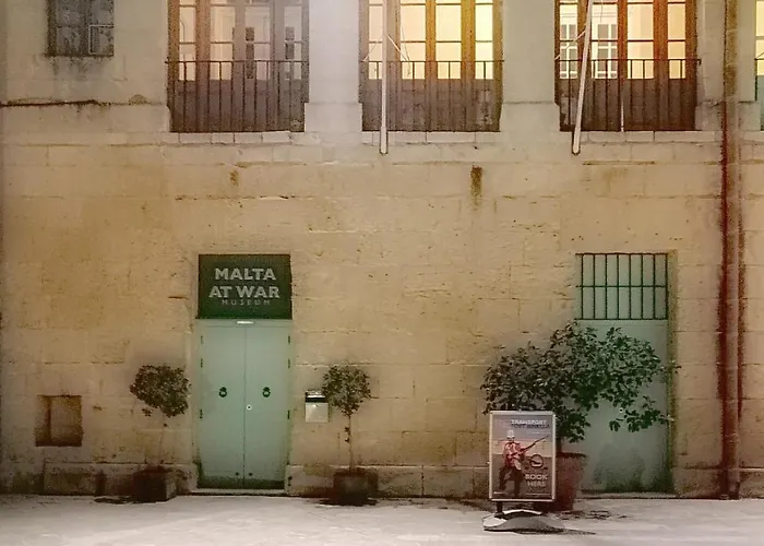 Vittoriosa' Seafront 2 Bed Highly Furnished Apartment