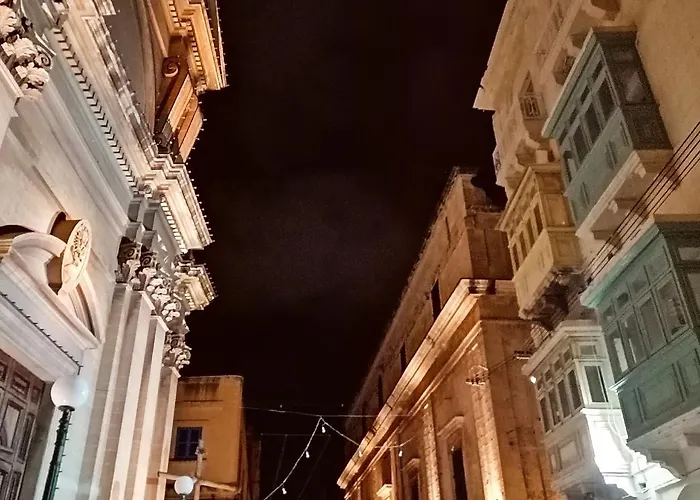 Apartment Vittoriosa' Seafront 2 Bed Highly Furnished *