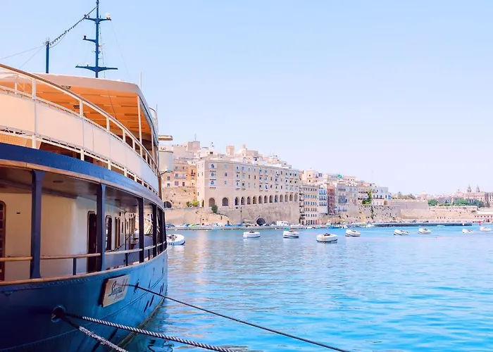 Vittoriosa' Seafront 2 Bed Highly Furnished *