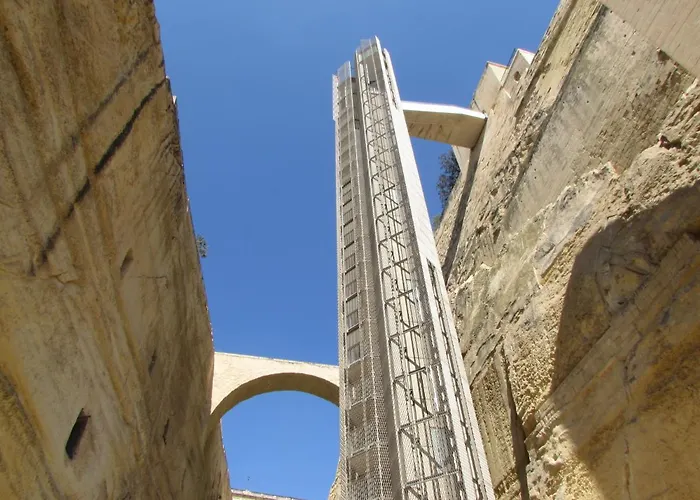 Vittoriosa' Seafront 2 Bed Highly Furnished