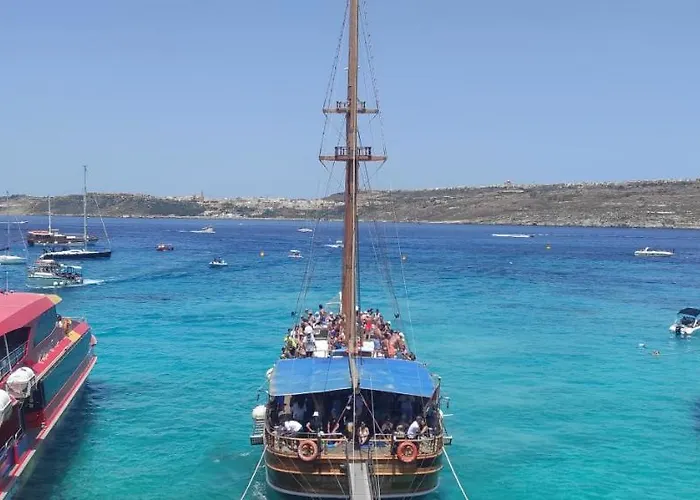 Vittoriosa' Seafront 2 Bed Highly Furnished Apartment