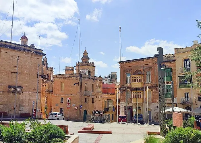 Vittoriosa' Seafront 2 Bed Highly Furnished Apartment *