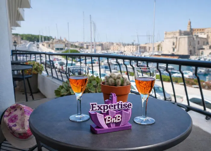 Vittoriosa' Seafront 2 Bed Highly Furnished