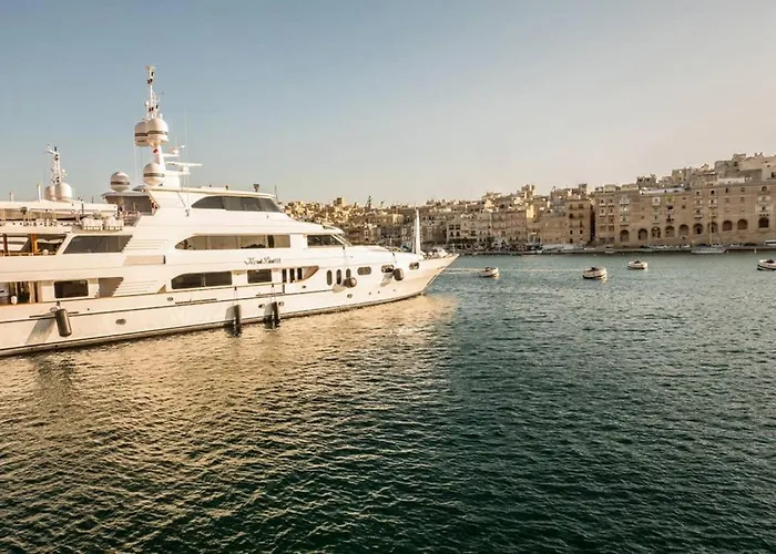 Vittoriosa' Seafront 2 Bed Highly Furnished *