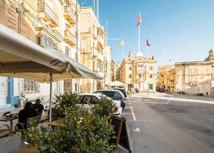 Vittoriosa' Seafront 2 Bed Highly Furnished Vittoriosa