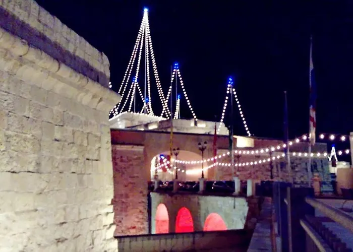 Apartment Vittoriosa' Seafront 2 Bed Highly Furnished