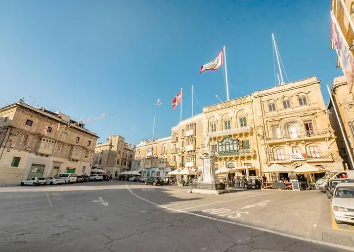 Vittoriosa' Seafront 2 Bed Highly Furnished *